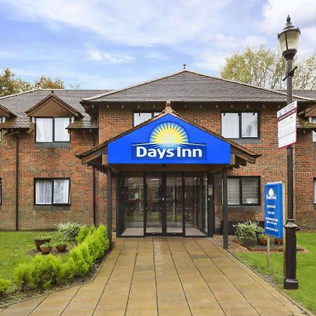 Days Inn Мейдстън Екстериор снимка